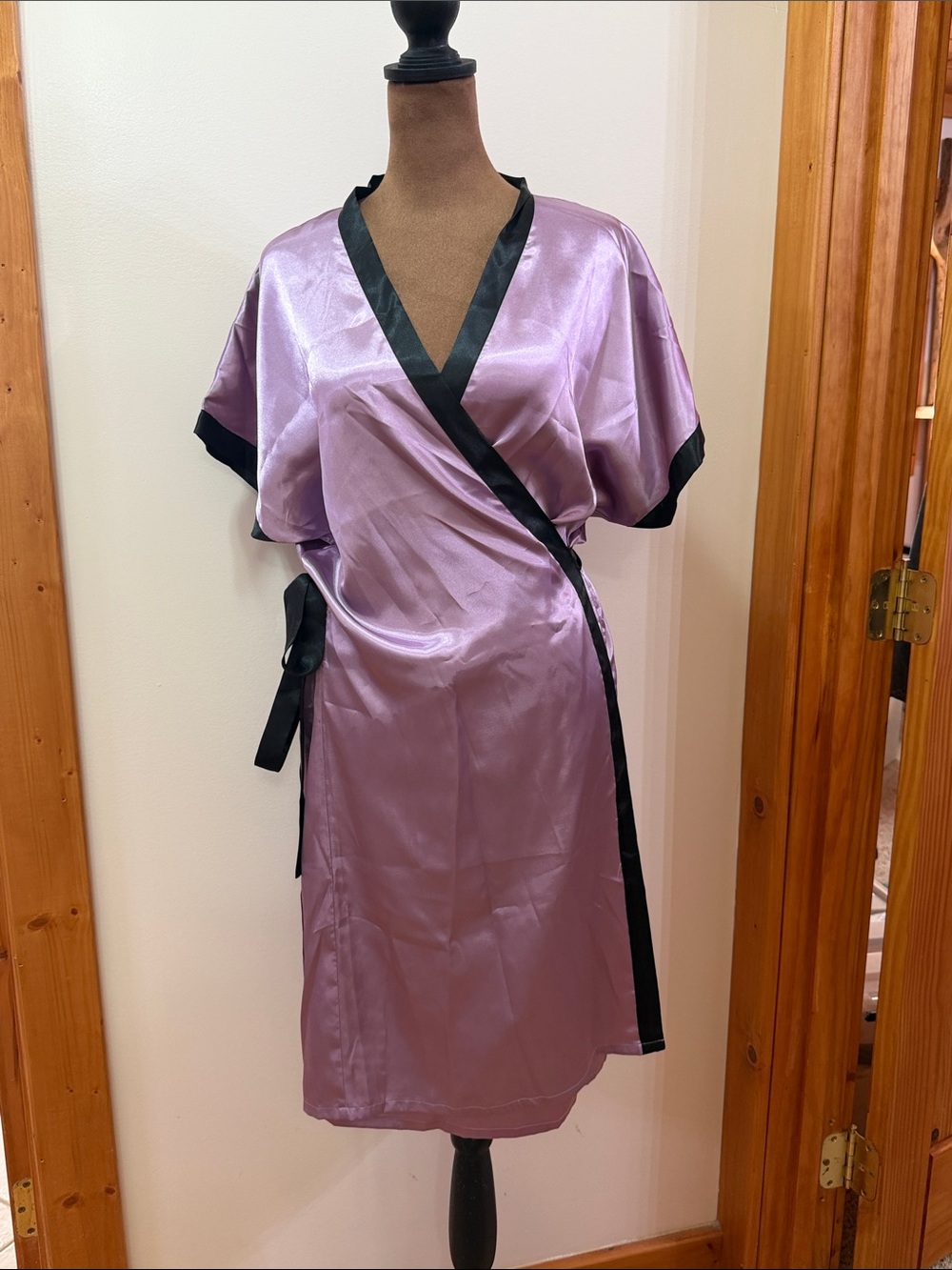 Marc & Andre Lavender Satin Wrap Robe with Black Trim Size Medium Paris NWOT